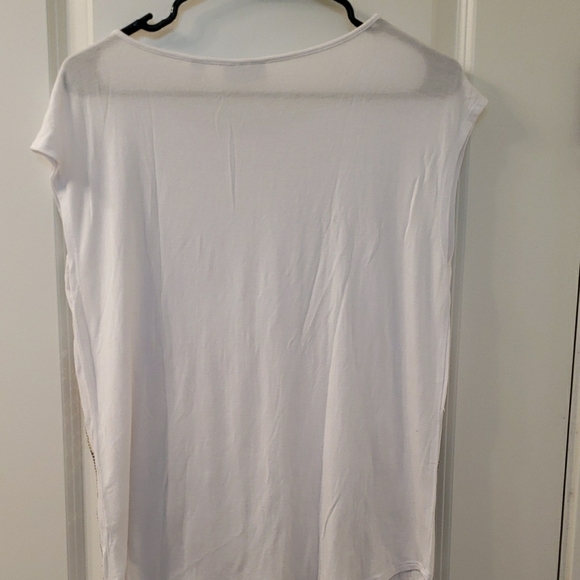 New York & Company Gold and White Short Sleeve Tee - Picture 4 of 5